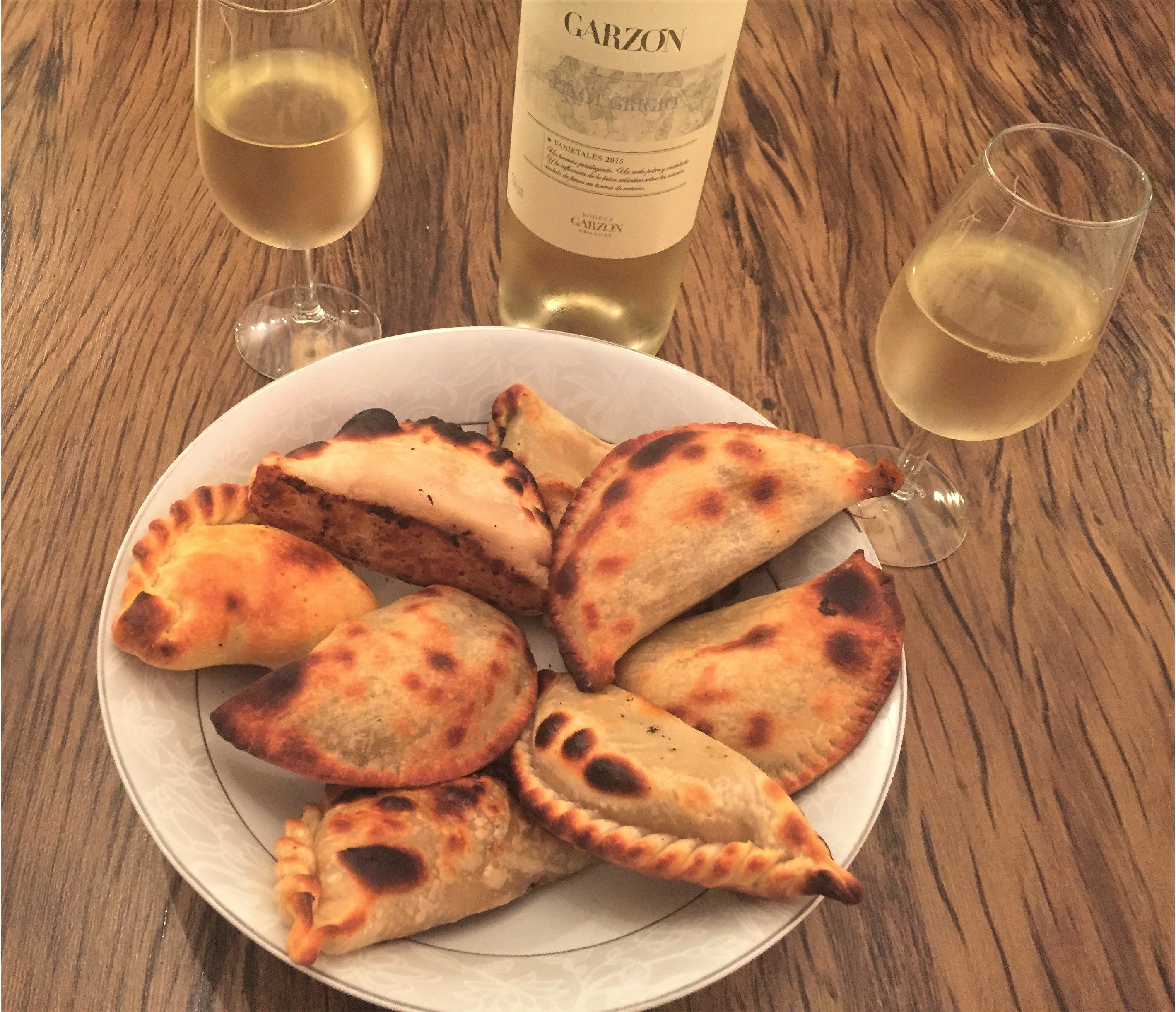 Harmonização vinho branco e empanada