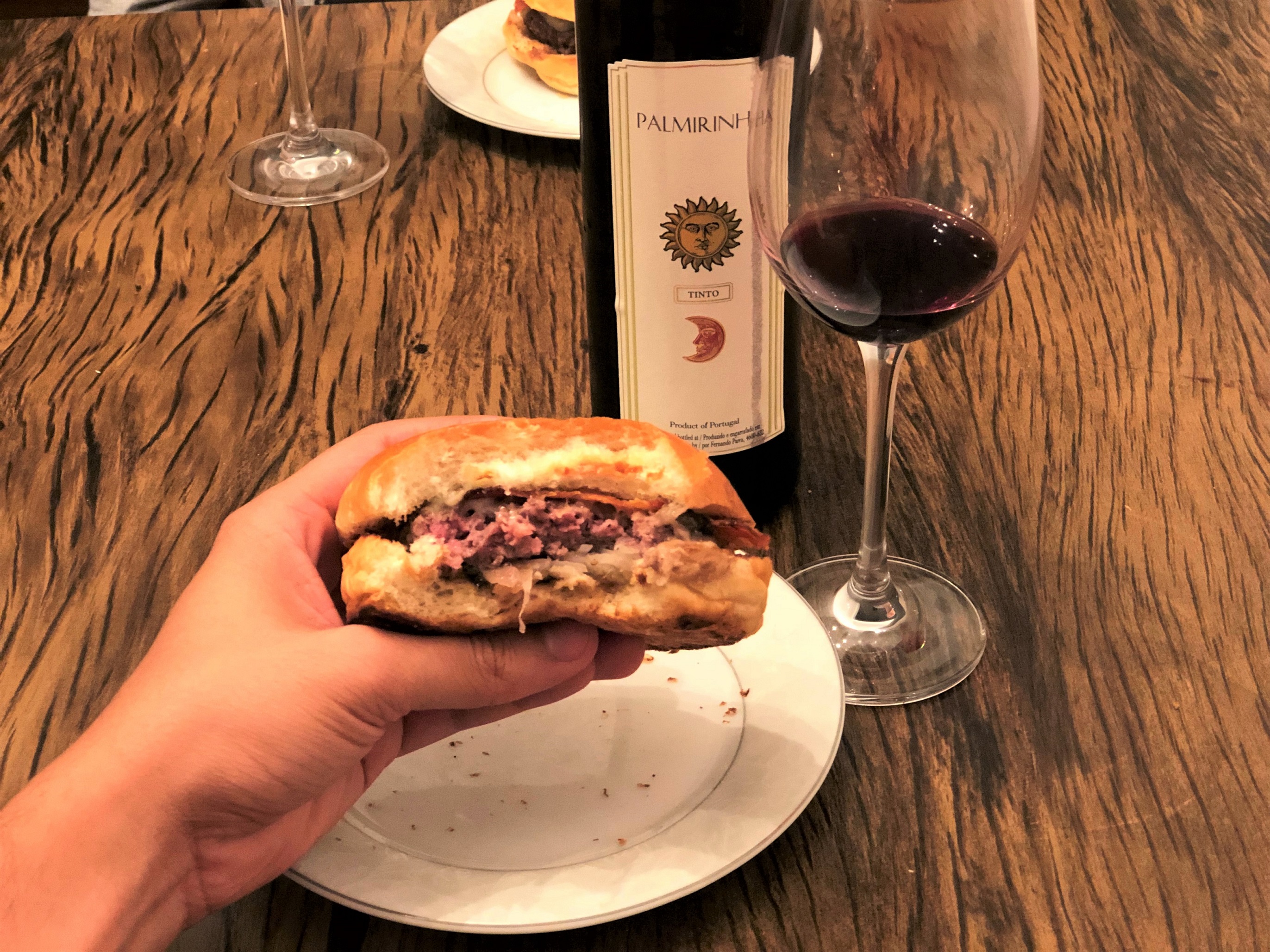 Harmonização vinho verde tinto lanche hamburguer