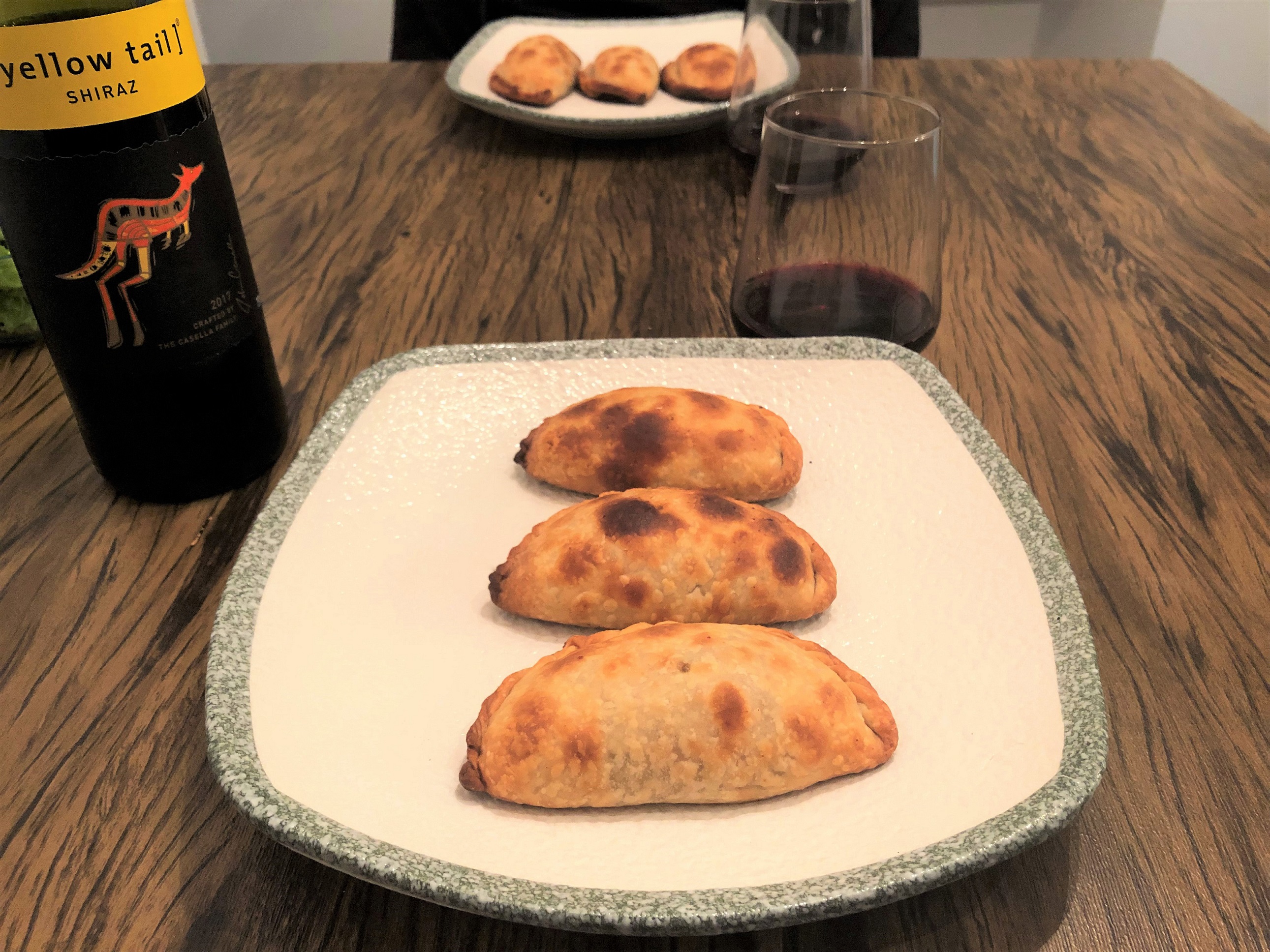 Harmonização vinho tinto empanada de carne